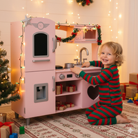 Drewniana kuchnia SUGAR z elektrycznym dozownikiem wody – różowa kuchnia dla dzieci z mikrofalą, lodówką i zlewem